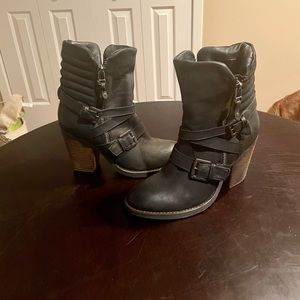 Gently pre-loved Steve Madden Boots